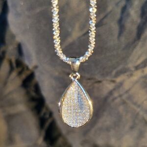 Sparkling 925 Silver Moissaniteŕ Teardrop Necklace